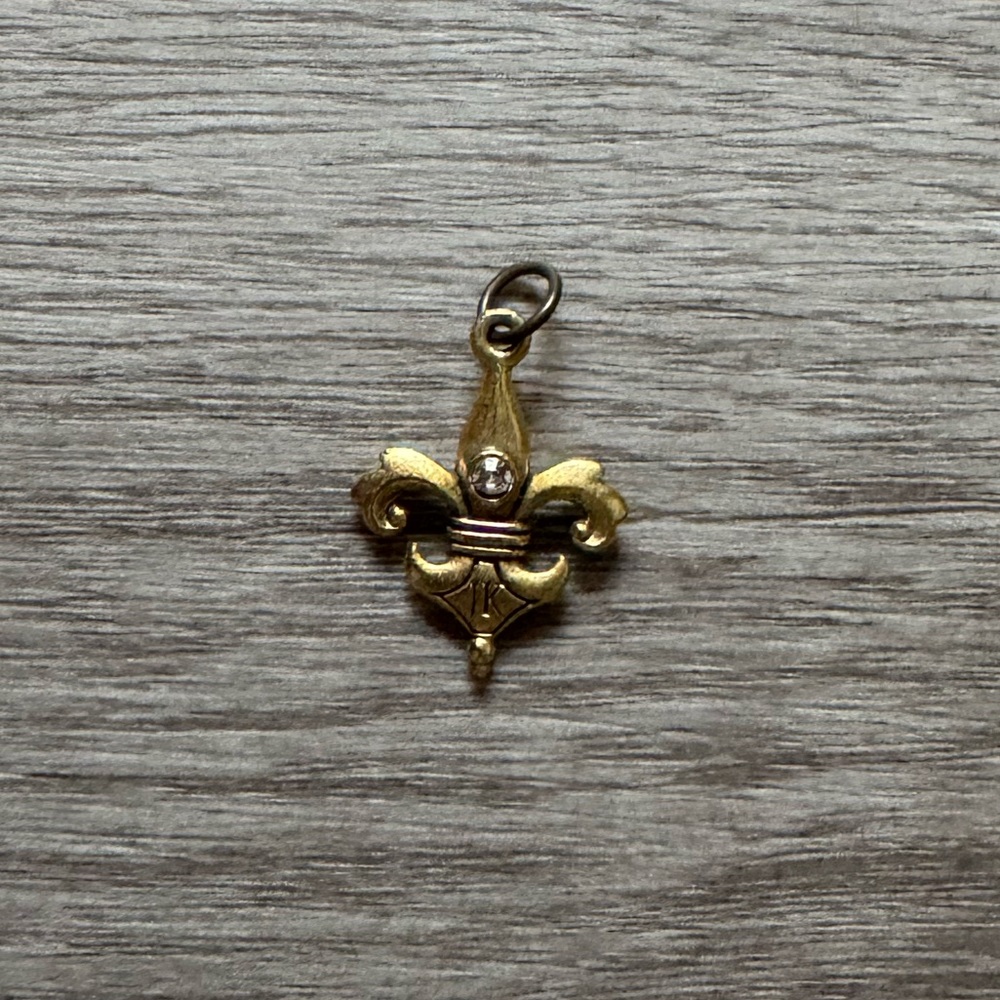 Jewel Kade Pewter Fleur De Lis, Swarovski Crystal